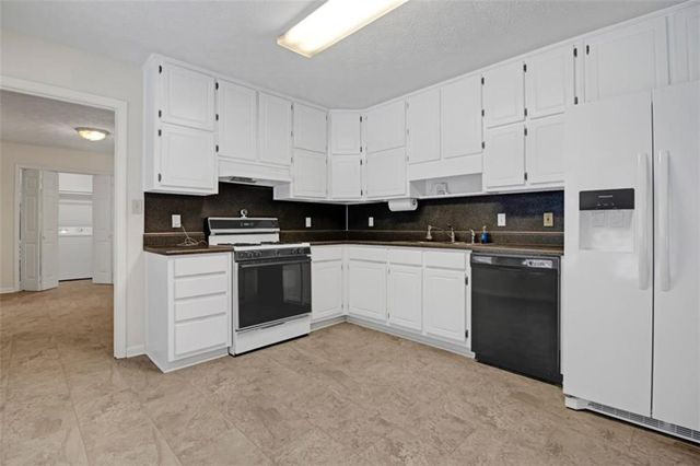 145 Deer Ridge Court, Mcdonough, GA 30252