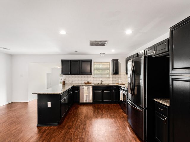 2222 Woodoak Drive, Irving, TX 75060