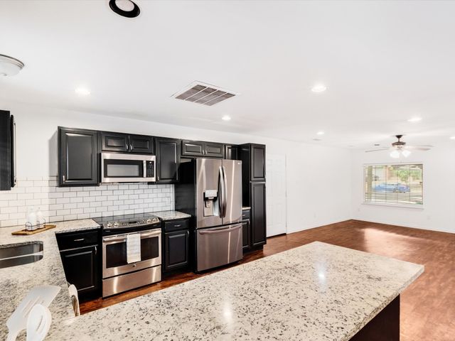 2222 Woodoak Drive, Irving, TX 75060