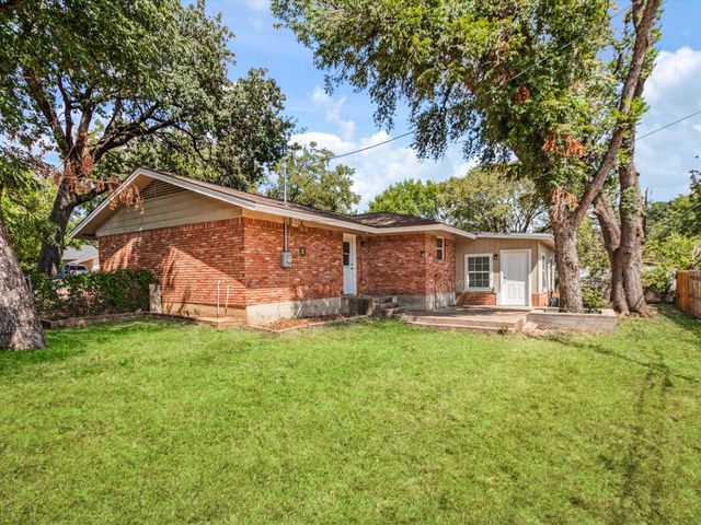 2222 Woodoak Drive, Irving, TX 75060