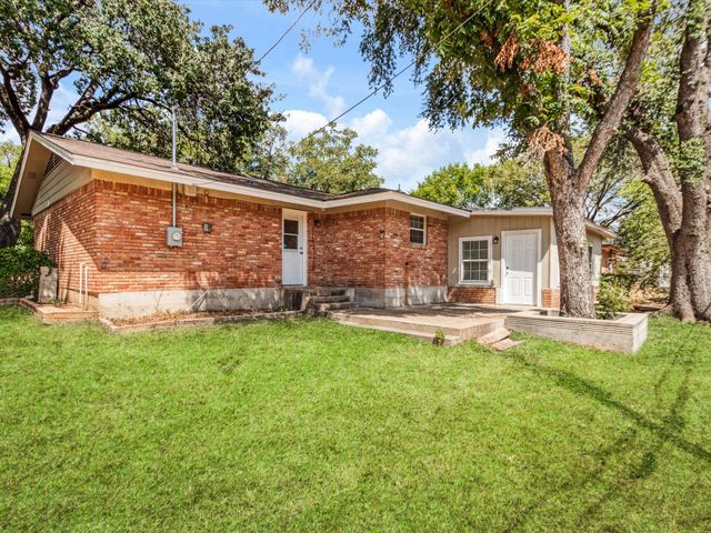 2222 Woodoak Drive, Irving, TX 75060