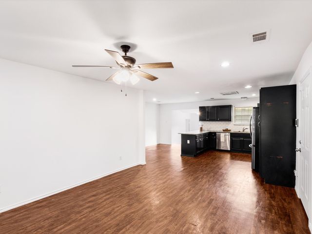 2222 Woodoak Drive, Irving, TX 75060