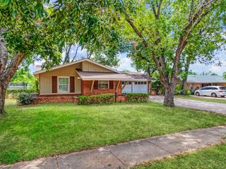 2222 Woodoak Drive, Irving, TX 75060