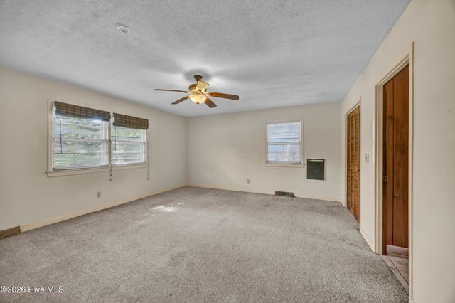 318 Englewood Drive, Wilmington, NC 28409
