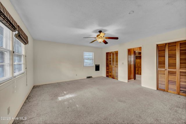 318 Englewood Drive, Wilmington, NC 28409