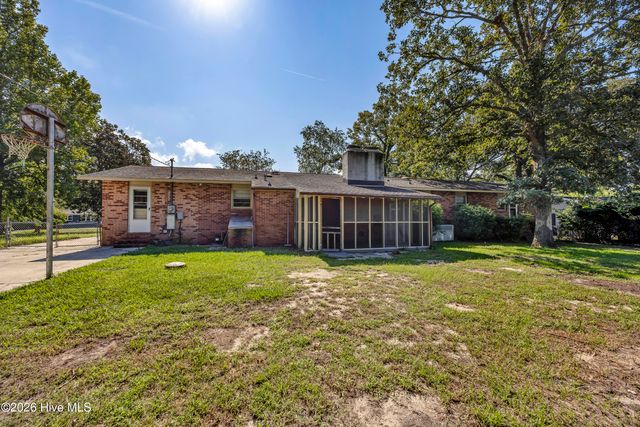 318 Englewood Drive, Wilmington, NC 28409