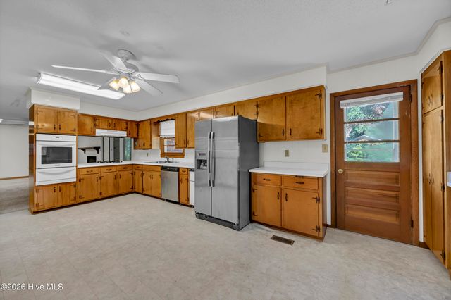 318 Englewood Drive, Wilmington, NC 28409