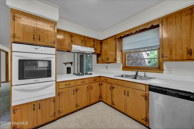 318 Englewood Drive, Wilmington, NC 28409