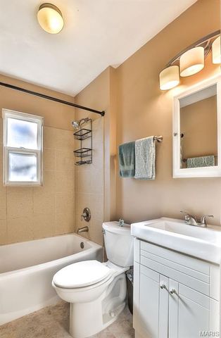 326 E Glendale Road, Webster Groves, MO 63119