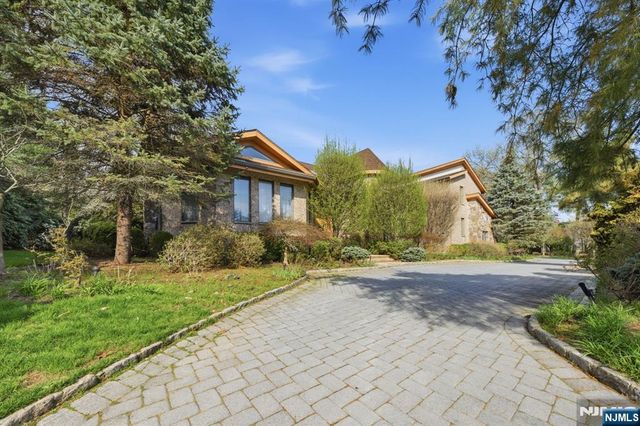 291 Truman Drive, Cresskill, NJ 07626