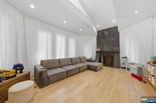 291 Truman Drive, Cresskill, NJ 07626