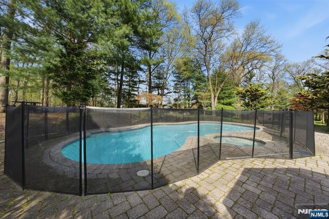 291 Truman Drive, Cresskill, NJ 07626