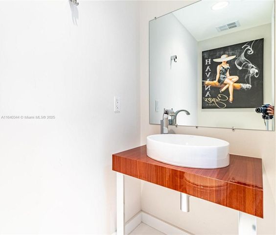 2711 S Ocean Dr 1901, Hollywood, FL 33019