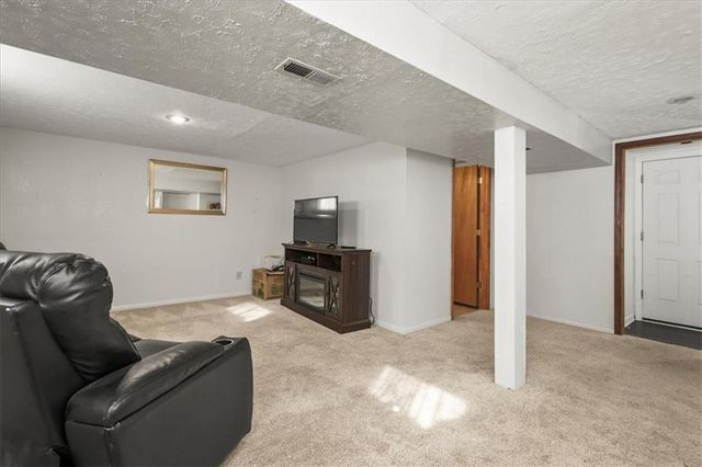 1916 NE Patterson Drive, Lee's Summit, MO 64086