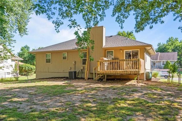 1916 NE Patterson Drive, Lee's Summit, MO 64086