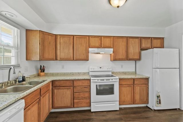 1916 NE Patterson Drive, Lee's Summit, MO 64086