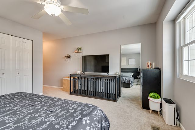 1860 Tamahawk Lane, Naperville, IL 60564