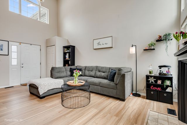 1860 Tamahawk Lane, Naperville, IL 60564