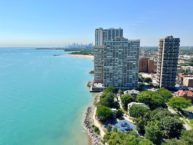 6301 N Sheridan Road 19N, Chicago, IL 60660