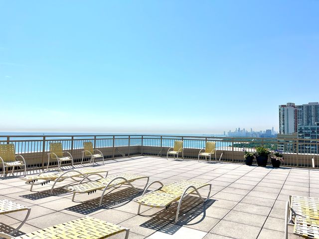 6301 N Sheridan Road 19N, Chicago, IL 60660