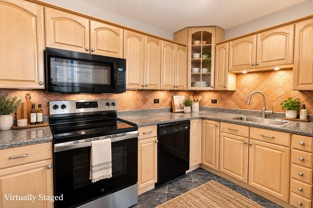 6301 N Sheridan Road 19N, Chicago, IL 60660