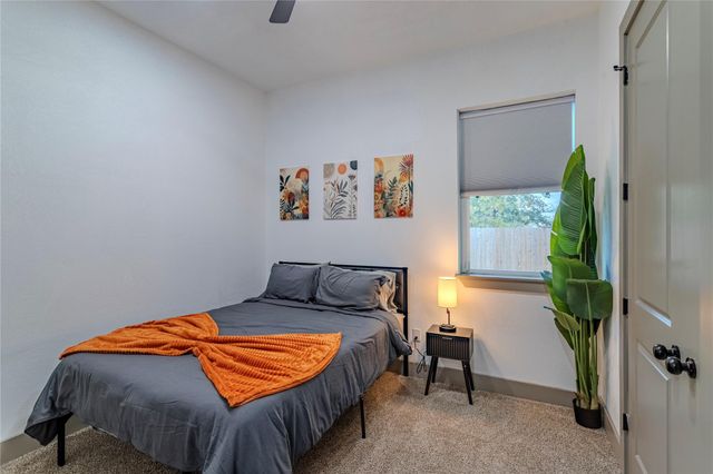 5901 Crest Court A, Houston, TX 77033