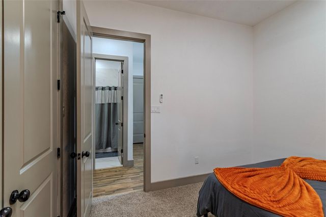 5901 Crest Court A, Houston, TX 77033