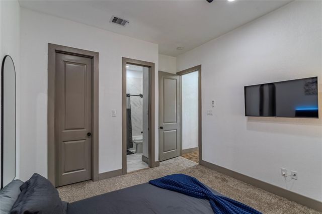 5901 Crest Court A, Houston, TX 77033
