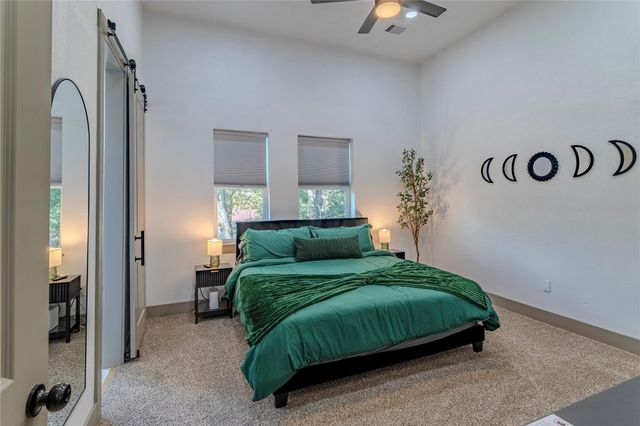 5901 Crest Court A, Houston, TX 77033