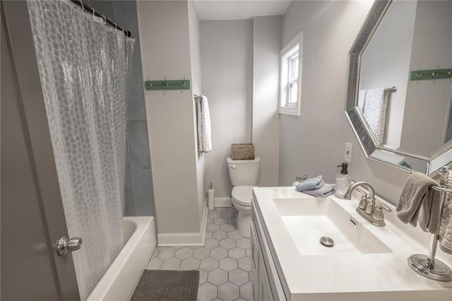 2710 Paseo Boulevard, Kansas City, MO 64109