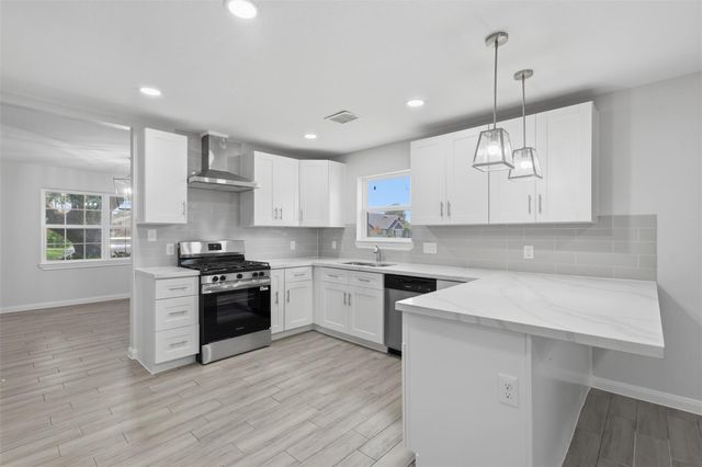 7826 Twin Hills Drive, Houston, TX 77071