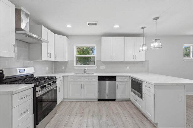 7826 Twin Hills Drive, Houston, TX 77071