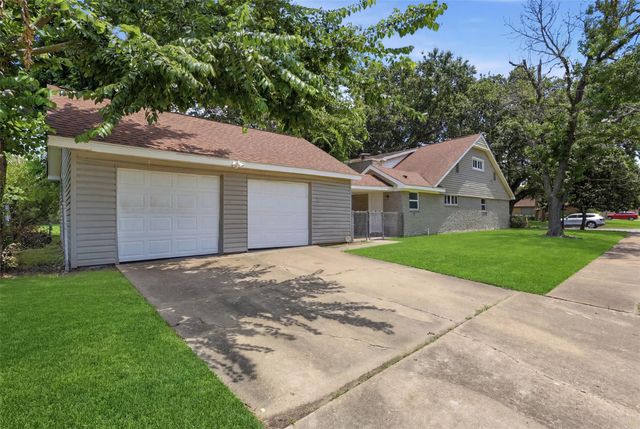 7826 Twin Hills Drive, Houston, TX 77071