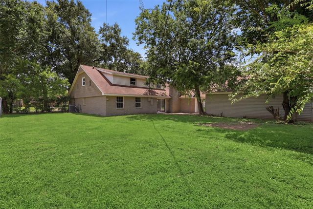 7826 Twin Hills Drive, Houston, TX 77071
