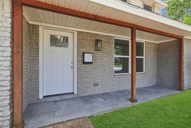 7826 Twin Hills Drive, Houston, TX 77071