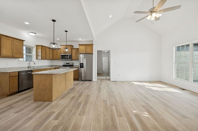 125 Makinley Dr, Lafayette, TN 37083