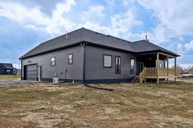 125 Makinley Dr, Lafayette, TN 37083