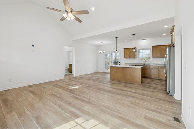 125 Makinley Dr, Lafayette, TN 37083