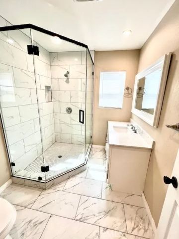 2002 W 106th, Los Angeles, CA 90047