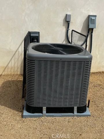 2002 W 106th, Los Angeles, CA 90047