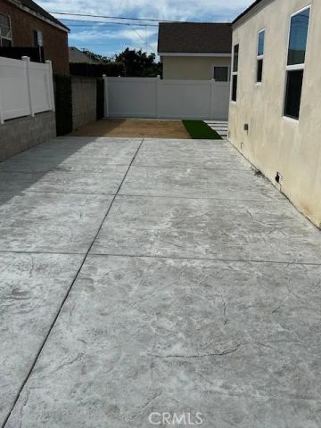 2002 W 106th, Los Angeles, CA 90047