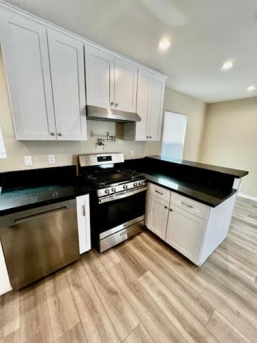 2002 W 106th, Los Angeles, CA 90047