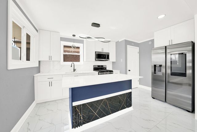 7826 S Christiana Avenue, Chicago, IL 60652