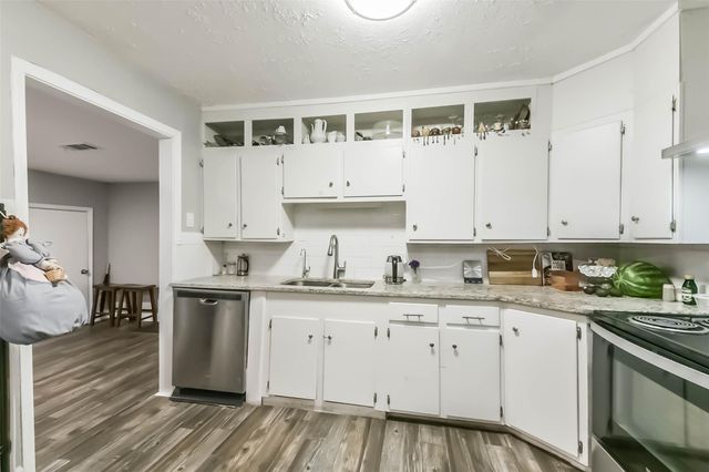 1102 W Hart Avenue, Pasadena, TX 77506