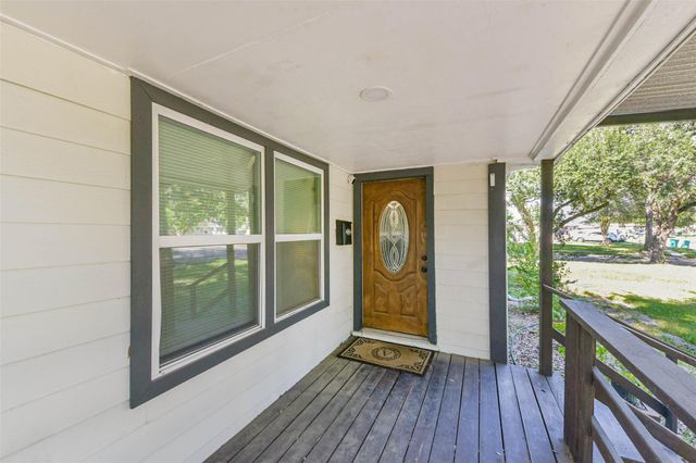 1102 W Hart Avenue, Pasadena, TX 77506