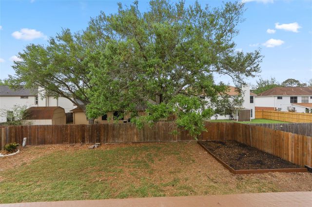 4800 Heathrow Lane, Alvin, TX 77511