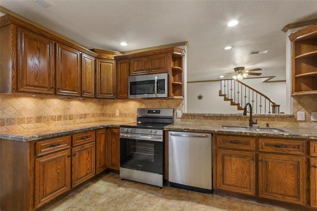 4800 Heathrow Lane, Alvin, TX 77511