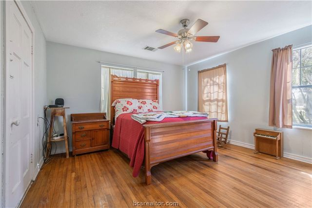 706 Edgemore Drive, Bryan, TX 77802