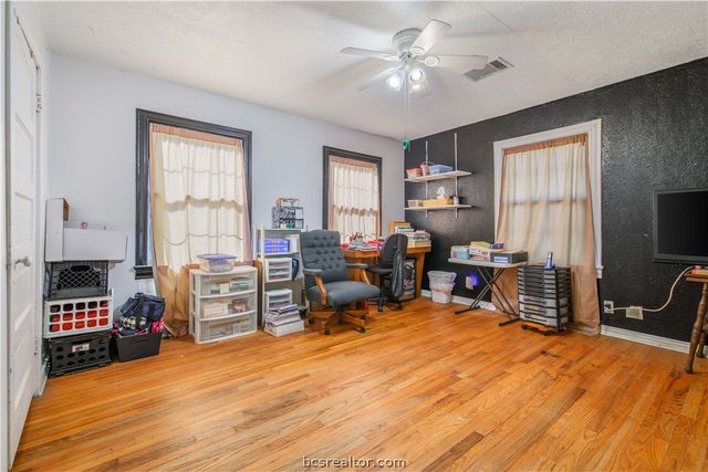 706 Edgemore Drive, Bryan, TX 77802