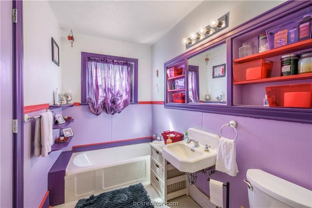 706 Edgemore Drive, Bryan, TX 77802